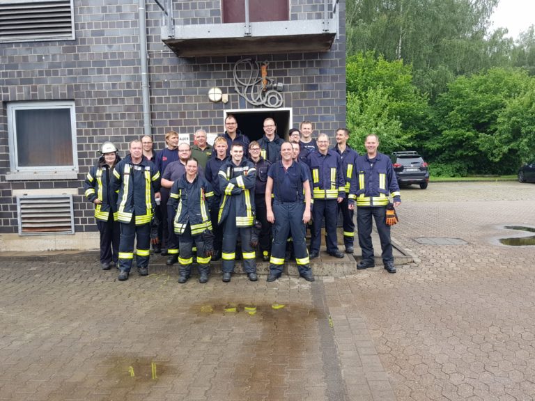 Mehr über den Artikel erfahren 🔥 Übungsvormittag in der Brandsimulationsanlage Lemgo