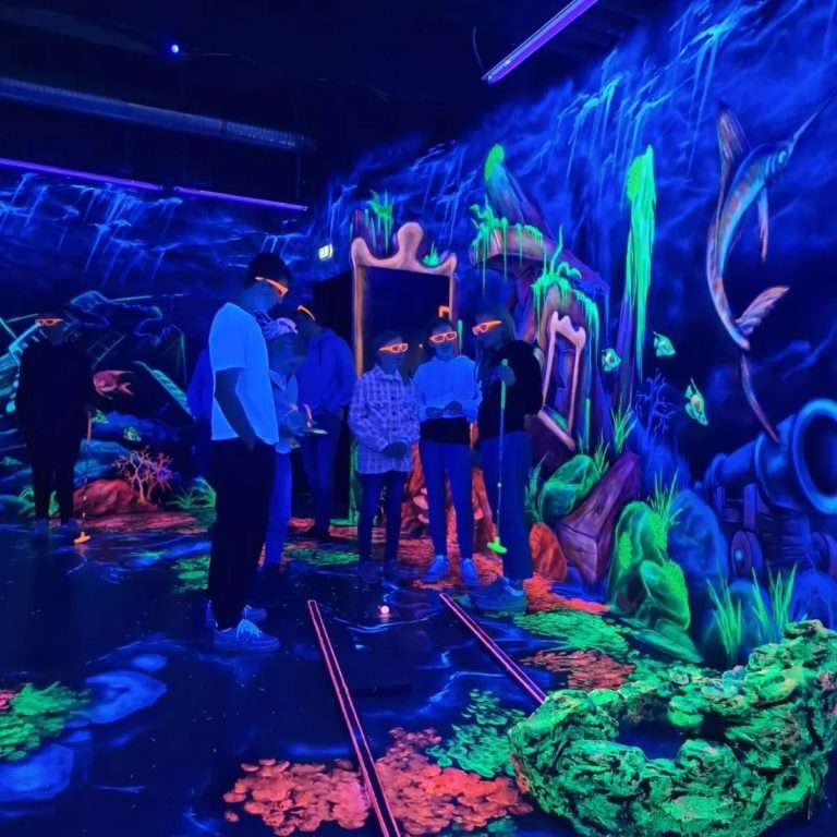 Mehr über den Artikel erfahren ⛳ Neongolfen