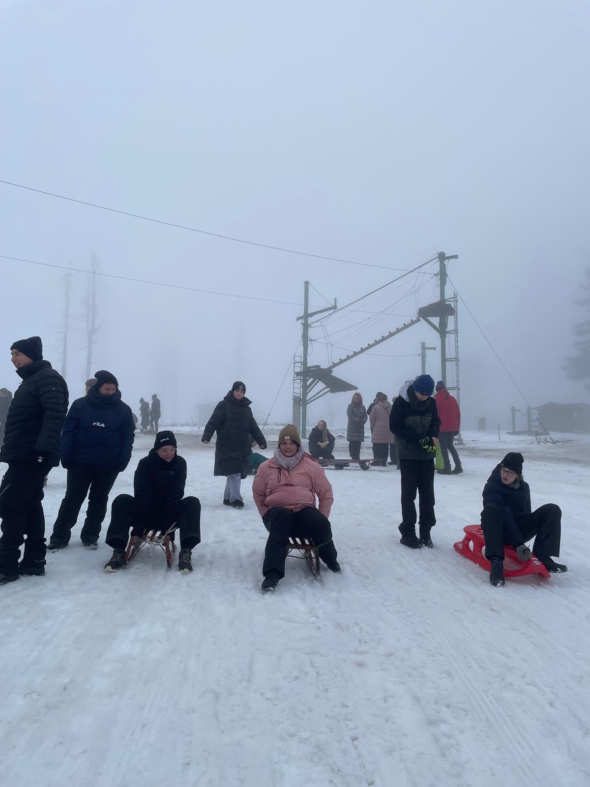 Du betrachtest gerade 🛷 Rodelspaß im Harz: Jugendfeuerwehr Holzhausen erlebt einen actionreichen Wintertag